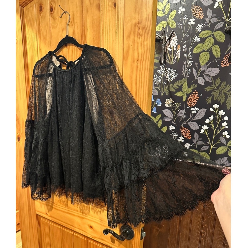 Alice + Olivia Delia Ruffle Tunic Blouse Black Floral Lace Womens L NWT - Picture 3 of 10